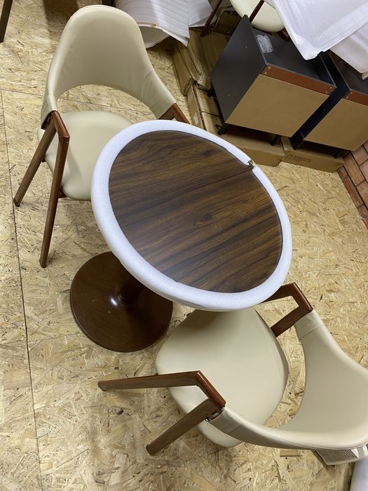 Продам набор: стол + 2 стула