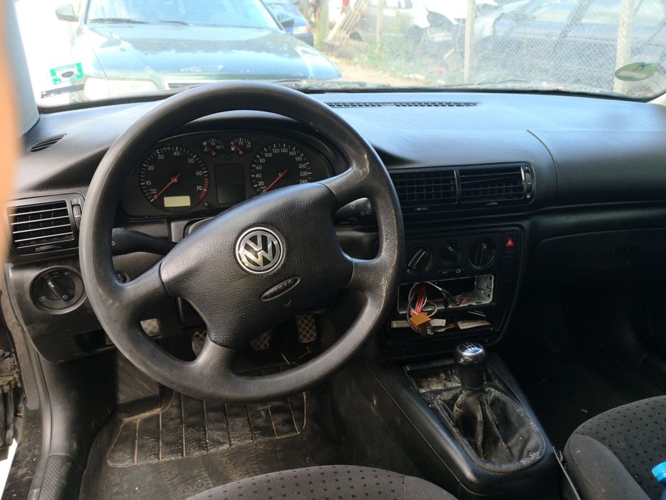 Пасат Б5 1.8 на части