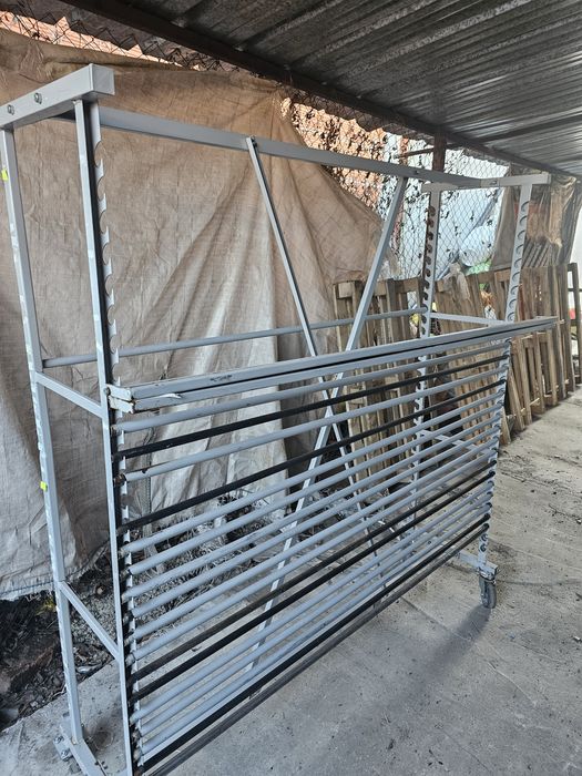 Стойки за мушама