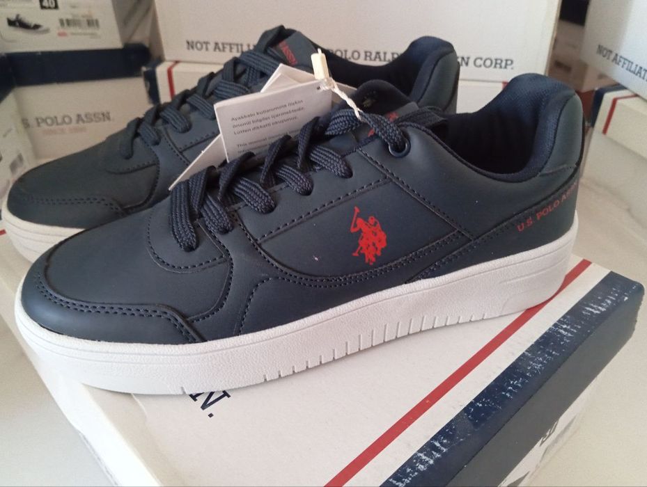 Продается кроссовки