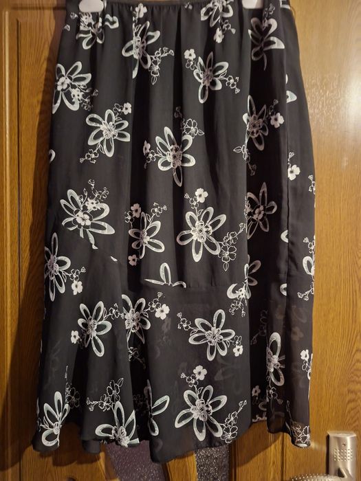 Vând Fustă Damă Lungă  Elegantă Mătase Mărimea L