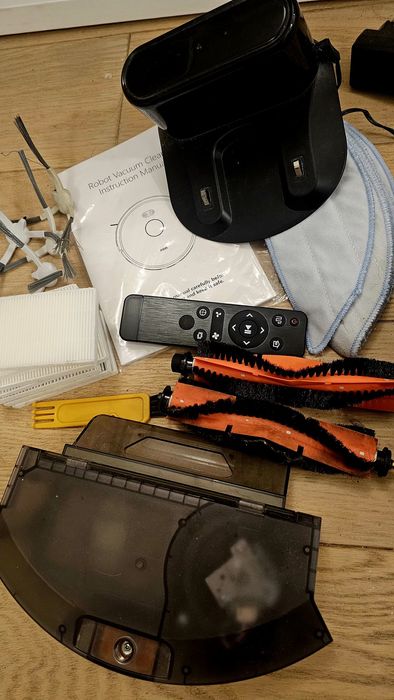 Robot aspirator și spalare