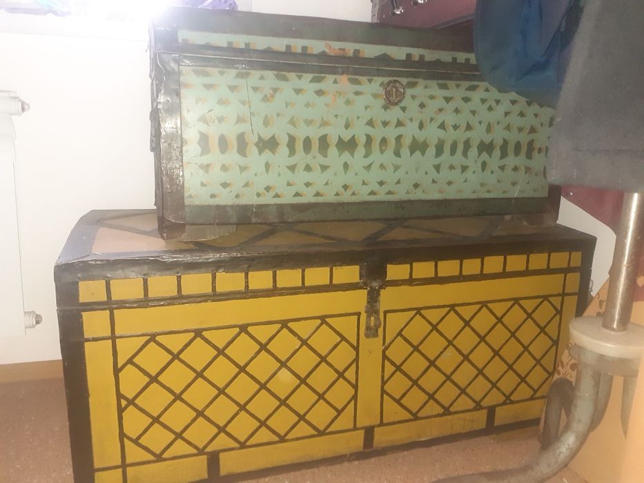 Стариные деревянные сундуки