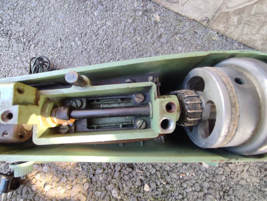 Mașină de cusut electrică Volga