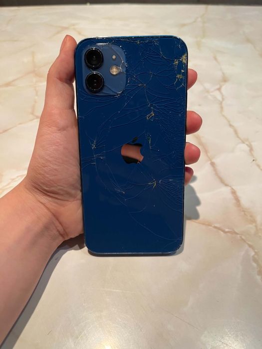 Iphone 12, 64 Gb cutie si incarcator