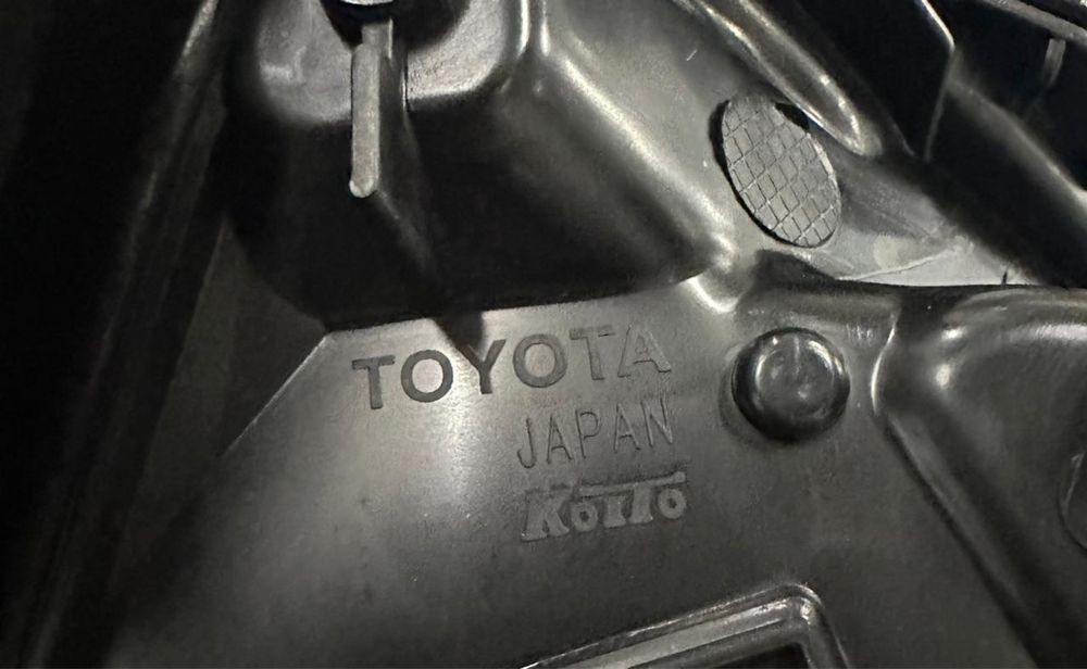 Фары Toyota Camry 70 3 полосы