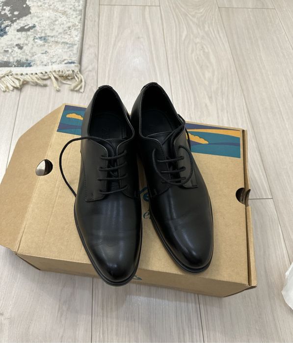 Срочно почти даром дешево продам школьные туфли