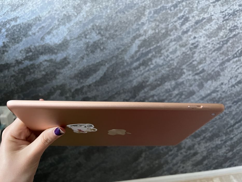 срочно продам ipad 6 2019 года