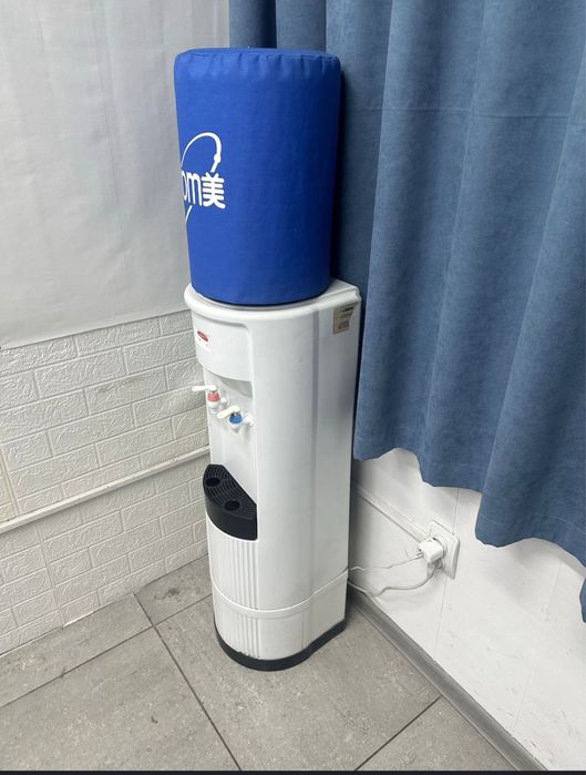 Диспенсер для воды в офис , кулер