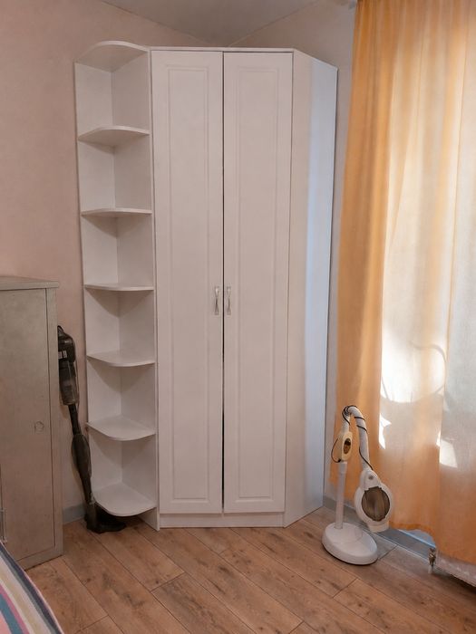Продам кровать, шкаф, тумба с зеркалом