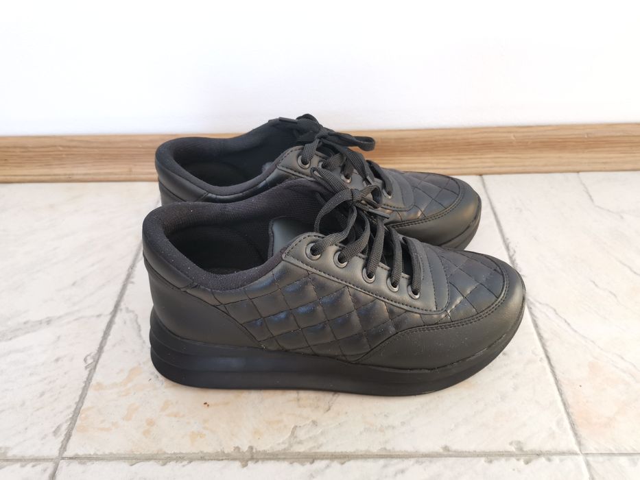 Нови дамски черни пролетно есенни обувки