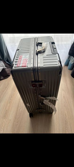 Продам Чемодан как новый