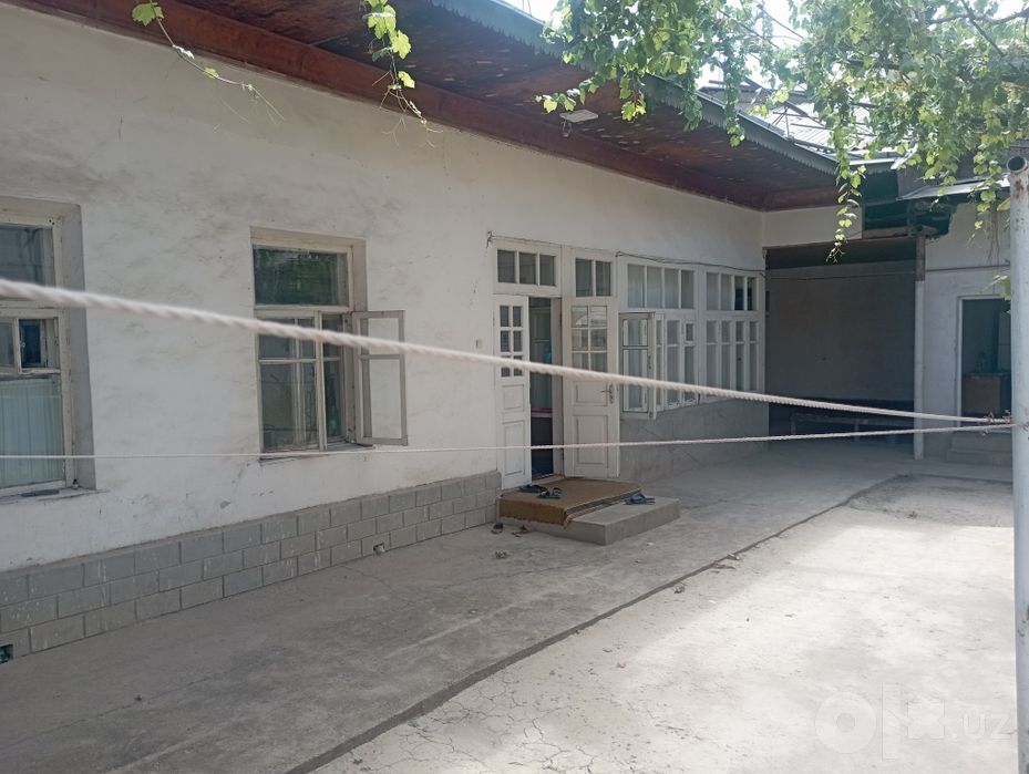 Уй сотилади Домбирабод
