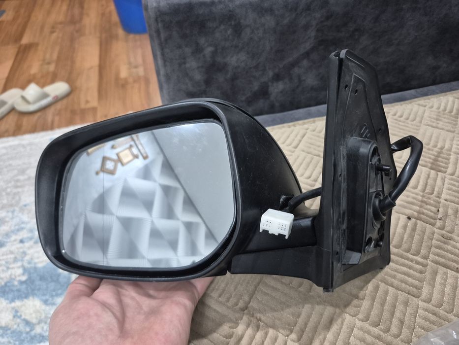 Зеркало от Авенсис