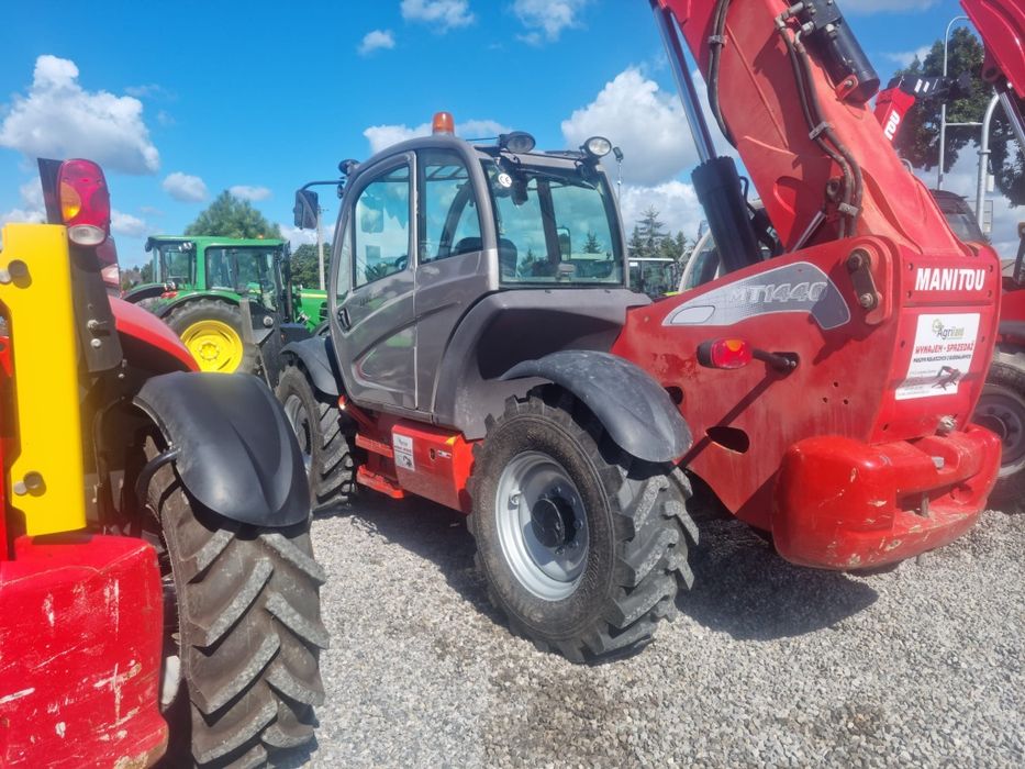 Телескопический погрузчик, Manitou