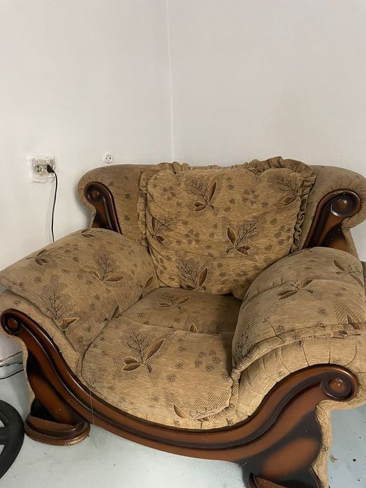 Диван и два кресла