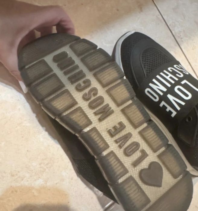 Sneakers Love Moschino