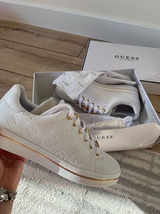 Женские кеды от Guess