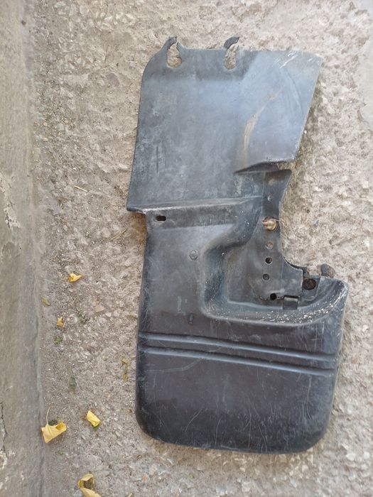 Продам задний брызговик с Паджеро 2