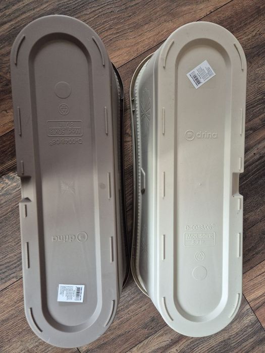 Саксия с поднос за цветя