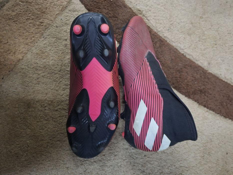 Бутони за футбол