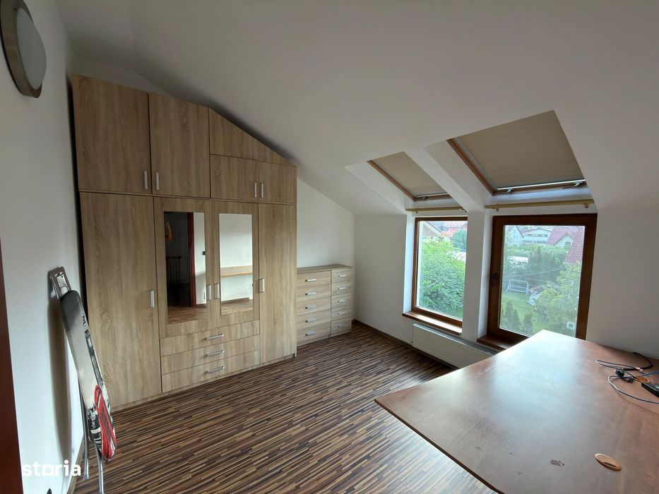 Apartament 3 camere decomandate, dispus pe două nivele