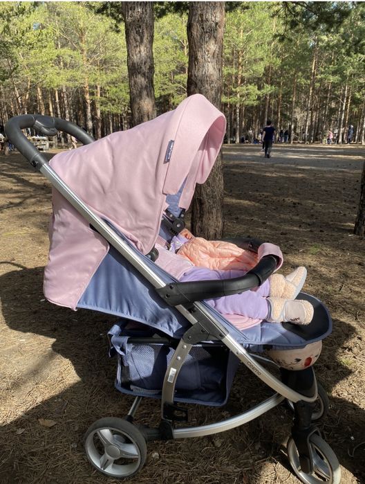 Продам прогулочную коляску для девочки