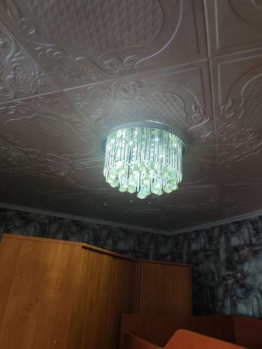 Продам люстры б/у