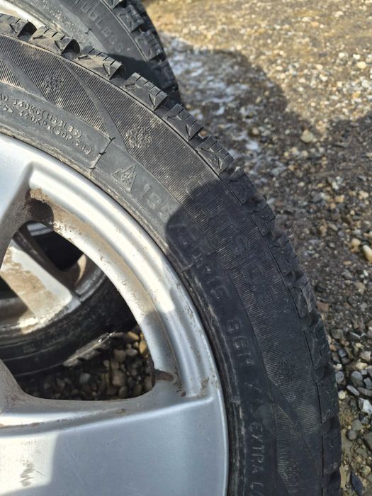 Vînd roți de iarnă