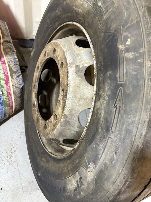 Шина с диском в оличном состояний