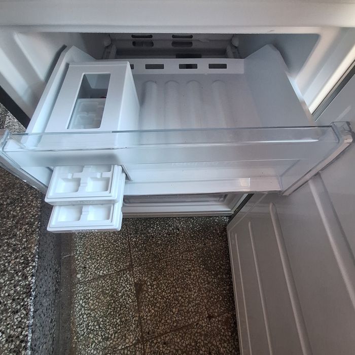 Продавам хладилник от марката Whiripool BSNF 9452 OX за части