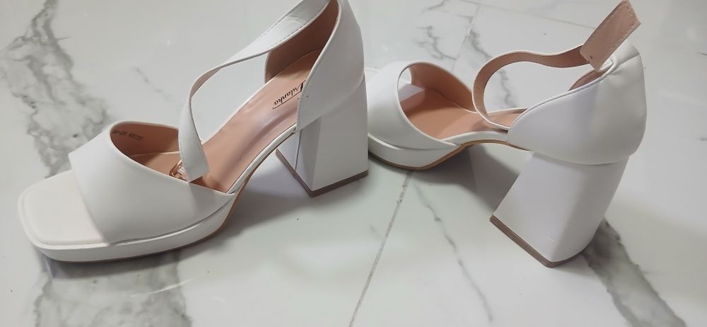 Sandale albe mireasă