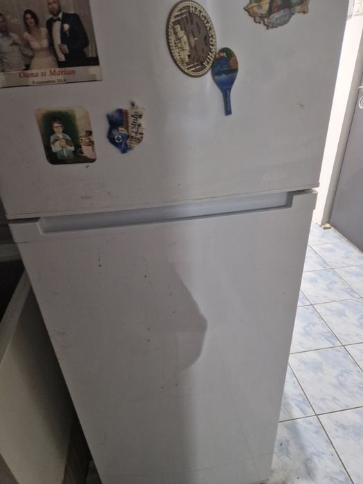 Frigidere lada frigorifica +3 calorifere pe ulei .