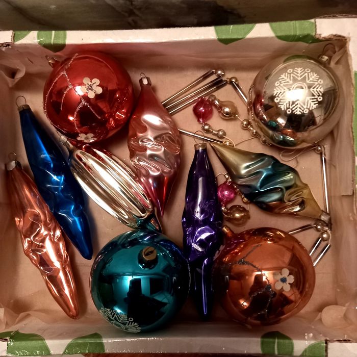 Елочные стеклянные игрушки