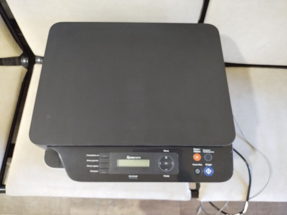 Samsung Xpress M2070 modeldagi printer sotiladi.