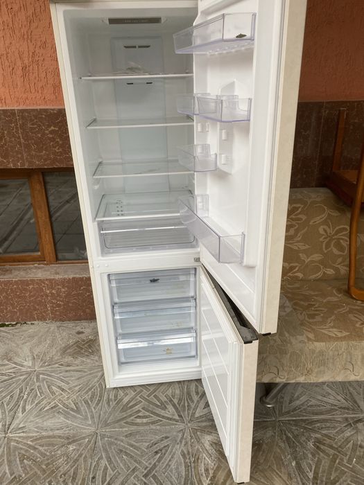 Холодильник бу продается