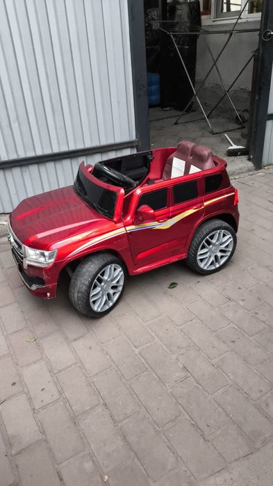 Машина детская с пультом