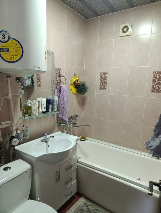 3 хонали зўр шароитдаги квартира ижарага берилади. Заканал 40-дом