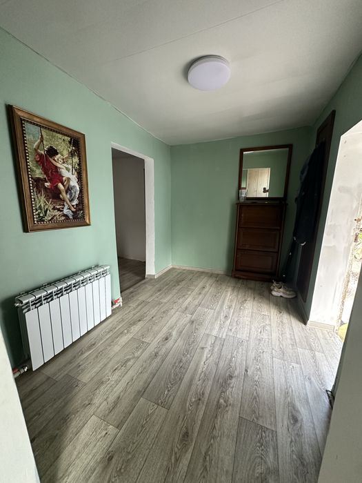 Часть дома со двором