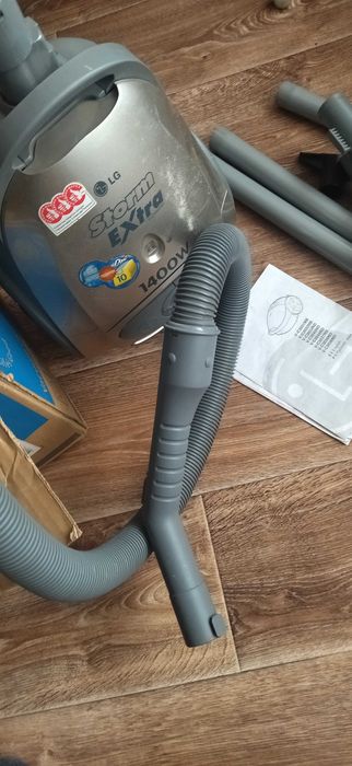 Пылесос LG 1400 W