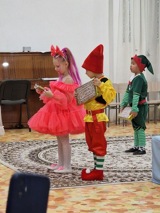 Продам очень шикарное платешко для вашей принцессы.