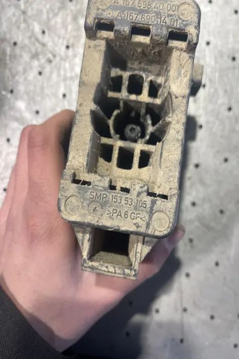 Suport prag pentru cric spate dreapta A 167 698 40 00 Mercedes-Benz