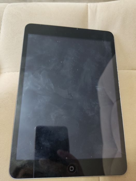 Продам на запчасти Айпад мини 2