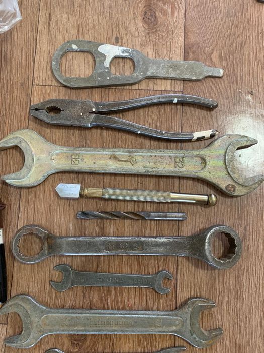 Ключи, плоскогубцы