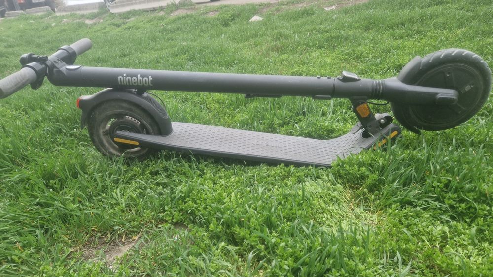 Продам  Ninebot E 25.Требуется ремонт.