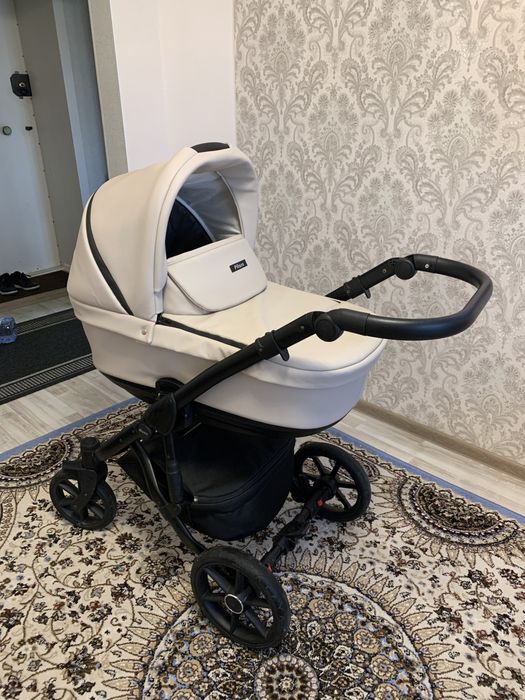 Продам Детскую каляску 2 в 1