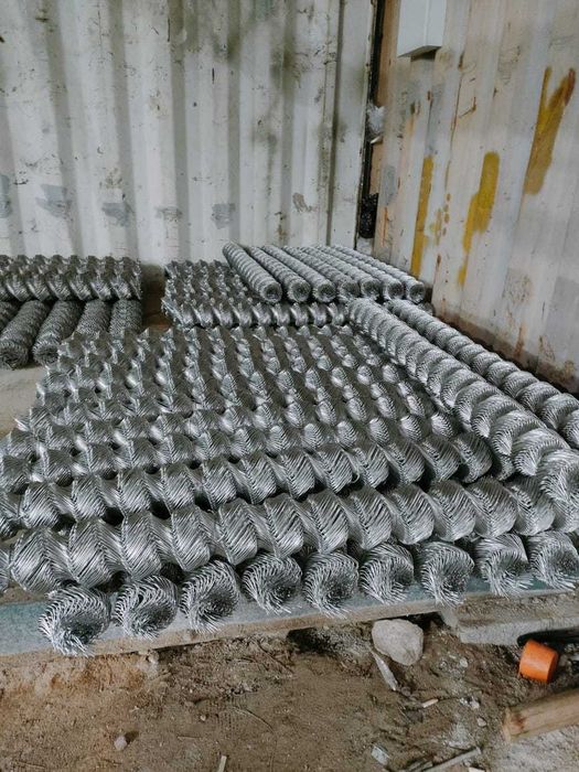 Сетка рабица. Продажа готовых рулонов на складе.
