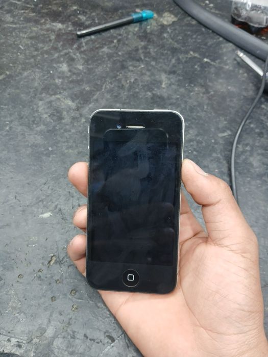 Продам айфон 4s  л