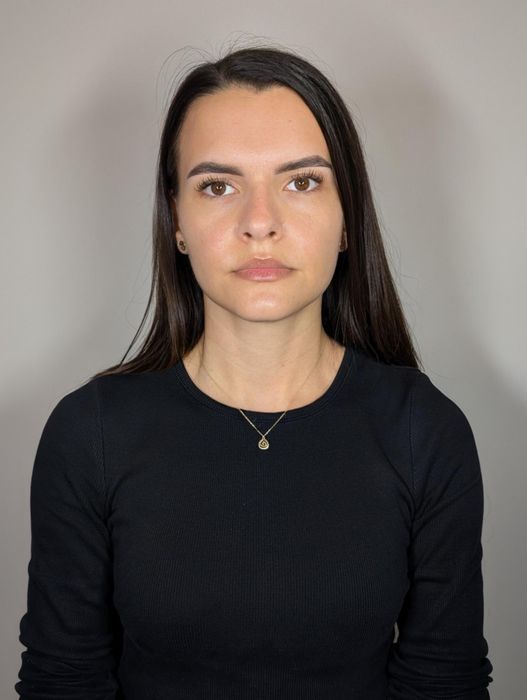 Ofer servicii Stilizare/ Laminare Sprâncene și Makeup Profesional