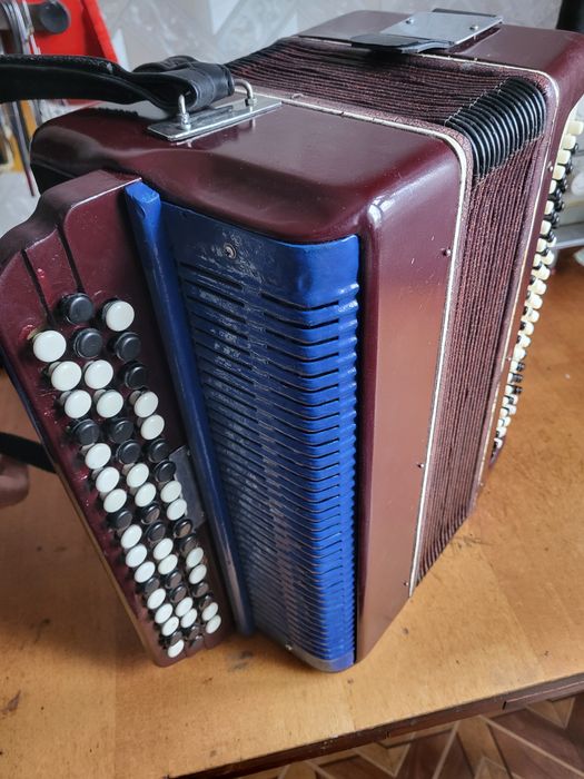 Баян. Продается.